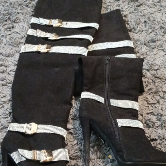 Heels - Picture 3 of 4